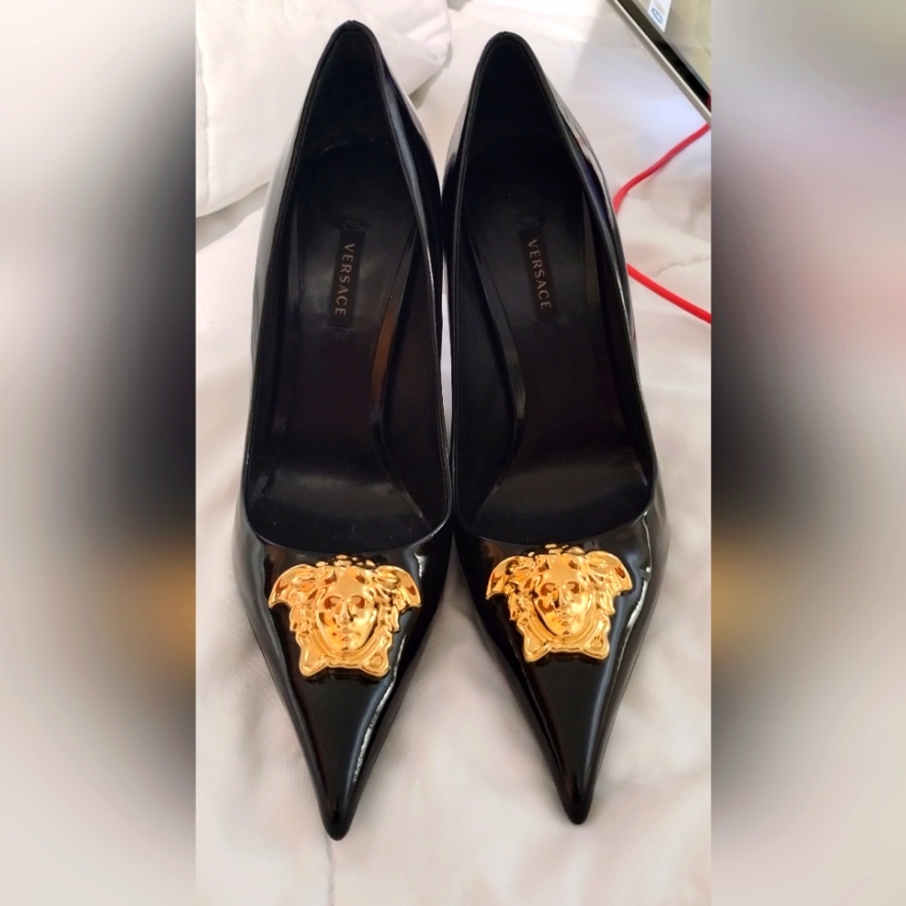 Versace Medusa Black Leather Pumps